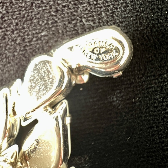 Vintage Kramer of New York Brooch – White Milk Glass & Rhinestones Mid Century - Picture 6 of 8